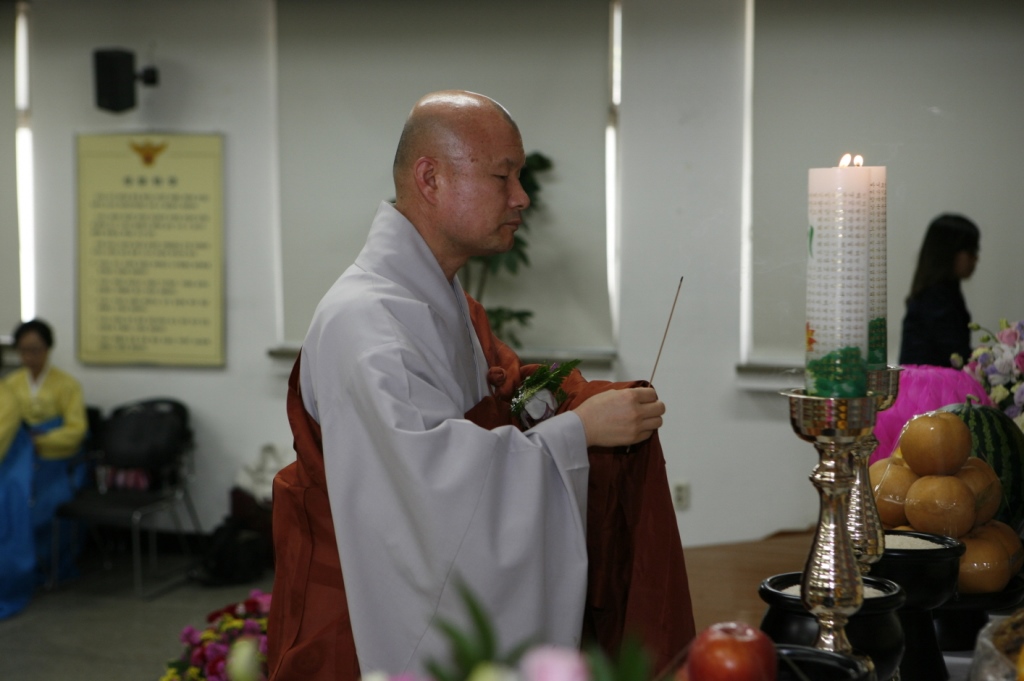 Hàn Quốc : Công An Quận Giang Nam (Gangnam - 江南) kính mừng Phật đản