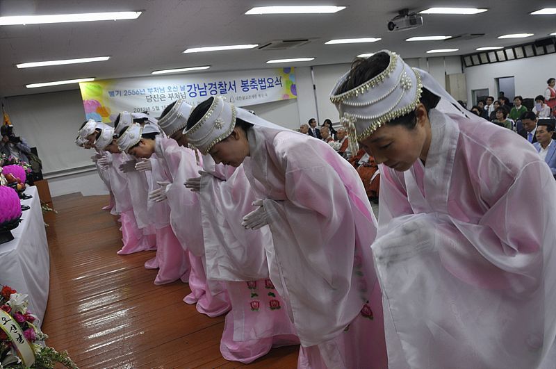 Hàn Quốc : Công An Quận Giang Nam (Gangnam - 江南) kính mừng Phật đản