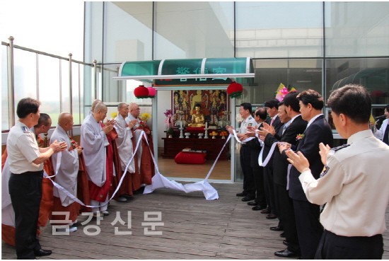 Công An thành phố Ulsan Hàn Quốc thỉnh Tăng An vị Phật
