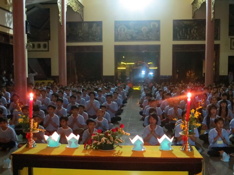 Khóa tu Thiện Tài Đồng Tử III: trầm lắng và cảm động đêm thắp nến tri ân