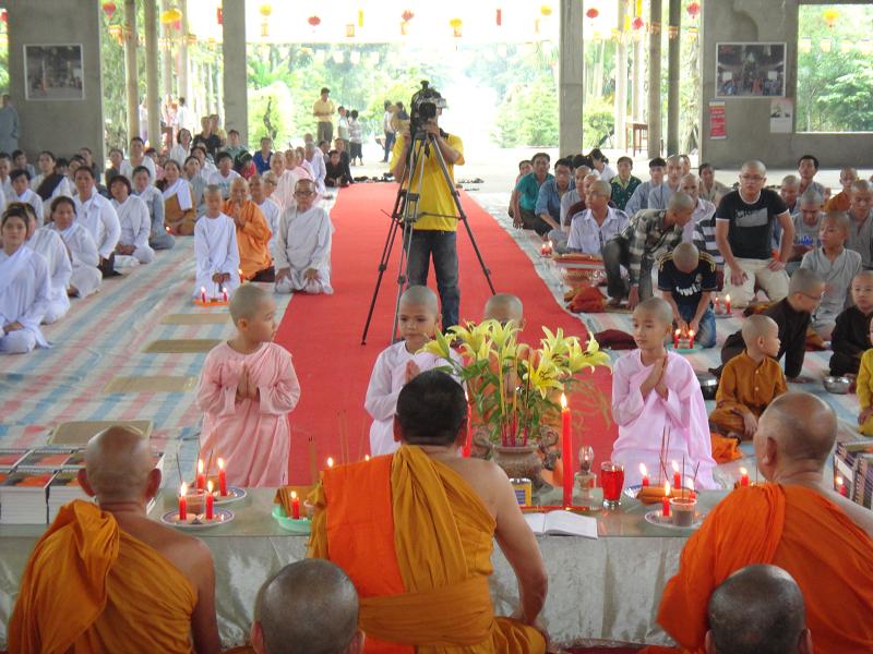 Đồng Nai: Nghỉ hè học sinh về chùa “ làm Sư ” có thời hạn