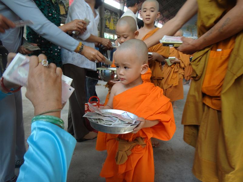 Đồng Nai: Nghỉ hè học sinh về chùa “ làm Sư ” có thời hạn