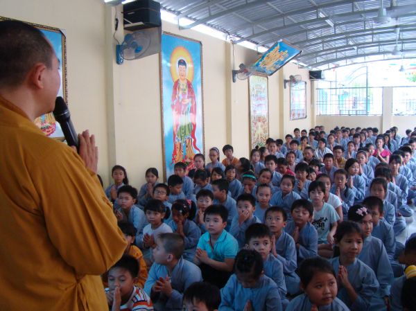 Hoằng Pháp Trẻ: Khai giảng lớp giáo lý thanh thiếu niên chùa Thiên Chánh, Q. Tân Phú