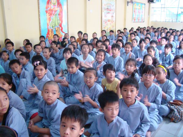 Hoằng Pháp Trẻ: Khai giảng lớp giáo lý thanh thiếu niên chùa Thiên Chánh, Q. Tân Phú