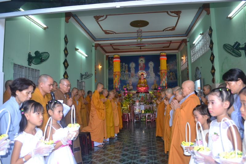 Hóc Môn: Lễ Vu Lan, Tưởng niệm ân sư và Dâng pháp y tại chùa Phước Trí