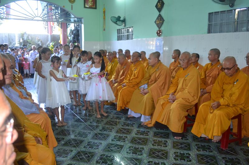 Hóc Môn: Lễ Vu Lan, Tưởng niệm ân sư và Dâng pháp y tại chùa Phước Trí