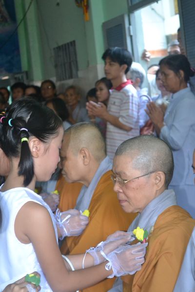 Hóc Môn: Lễ Vu Lan, Tưởng niệm ân sư và Dâng pháp y tại chùa Phước Trí