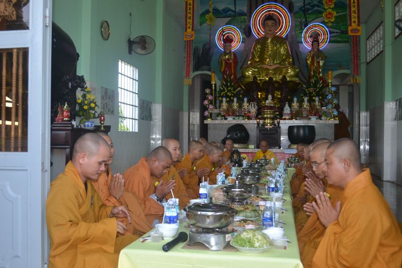 Hóc Môn: Lễ Vu Lan, Tưởng niệm ân sư và Dâng pháp y tại chùa Phước Trí
