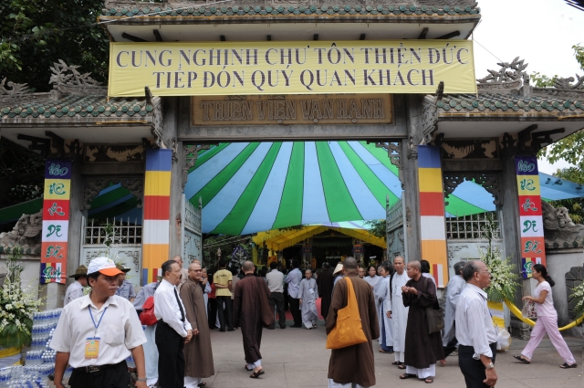 Chùm ảnh: Các đoàn viếng tang lễ HT. Thích Minh Châu - Sáng 05/09/2012 - Phần 2