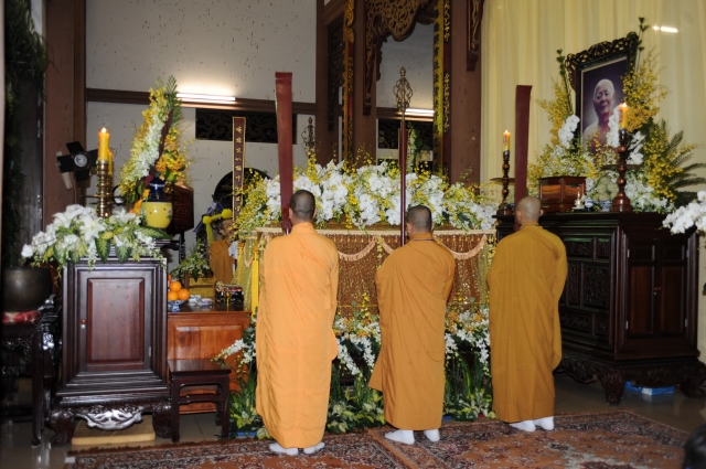 Chùm ảnh: Các đoàn viếng tang lễ HT. Thích Minh Châu - Sáng 05/09/2012 - Phần 2