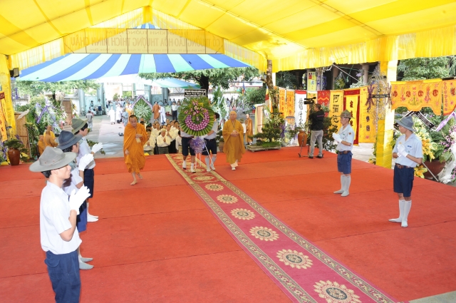 Chùm ảnh: Các đoàn viếng tang lễ HT. Thích Minh Châu - Sáng 05/09/2012 - Phần 2