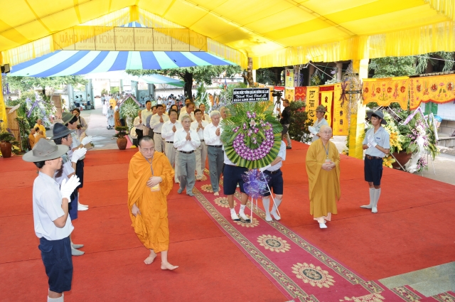 Chùm ảnh: Các đoàn viếng tang lễ HT. Thích Minh Châu - Sáng 05/09/2012 - Phần 2
