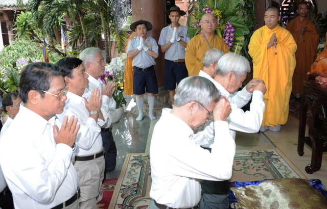 Chùm ảnh: Các đoàn viếng tang lễ HT. Thích Minh Châu - Sáng 05/09/2012 - Phần 2