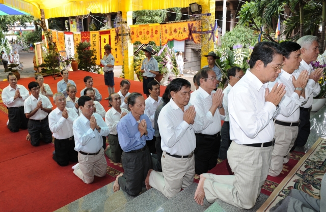Chùm ảnh: Các đoàn viếng tang lễ HT. Thích Minh Châu - Sáng 05/09/2012 - Phần 2