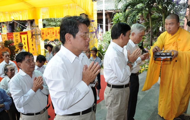 Chùm ảnh: Các đoàn viếng tang lễ HT. Thích Minh Châu - Sáng 05/09/2012 - Phần 2