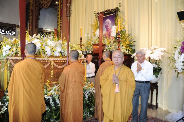 Chùm ảnh: Các đoàn viếng tang lễ HT. Thích Minh Châu - Sáng 05/09/2012 - Phần 2
