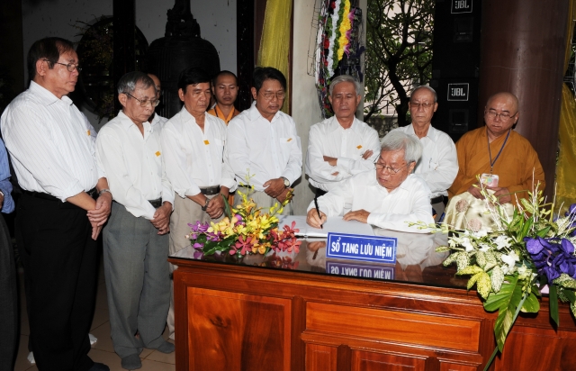 Chùm ảnh: Các đoàn viếng tang lễ HT. Thích Minh Châu - Sáng 05/09/2012 - Phần 2