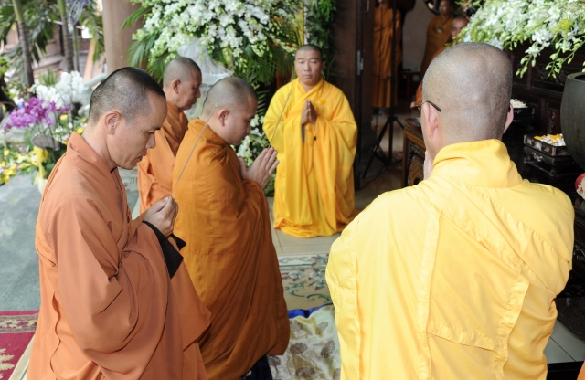 Chùm ảnh: Các đoàn viếng tang lễ HT. Thích Minh Châu - Sáng 05/09/2012 - Phần 2
