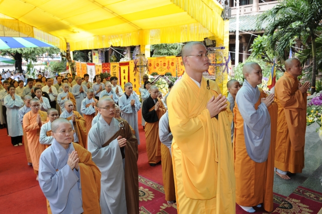 Chùm ảnh: Các đoàn viếng tang lễ HT. Thích Minh Châu - Sáng 05/09/2012 - Phần 2