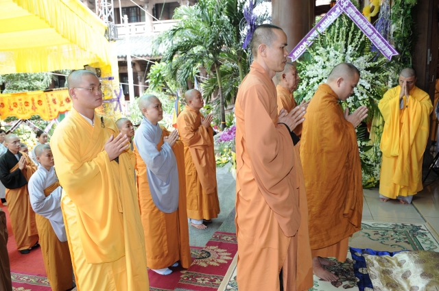 Chùm ảnh: Các đoàn viếng tang lễ HT. Thích Minh Châu - Sáng 05/09/2012 - Phần 2
