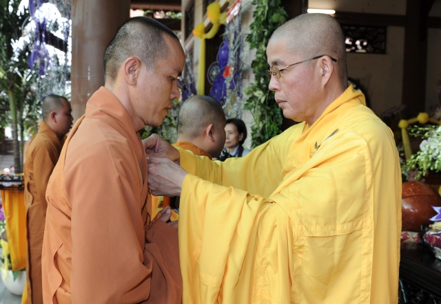 Chùm ảnh: Các đoàn viếng tang lễ HT. Thích Minh Châu - Sáng 05/09/2012 - Phần 2