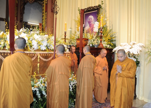Chùm ảnh: Các đoàn viếng tang lễ HT. Thích Minh Châu - Sáng 05/09/2012 - Phần 2