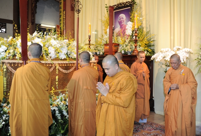 Chùm ảnh: Các đoàn viếng tang lễ HT. Thích Minh Châu - Sáng 05/09/2012 - Phần 2