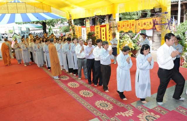 Chùm ảnh: Các đoàn viếng tang lễ HT. Thích Minh Châu - Sáng 05/09/2012 - Phần 2