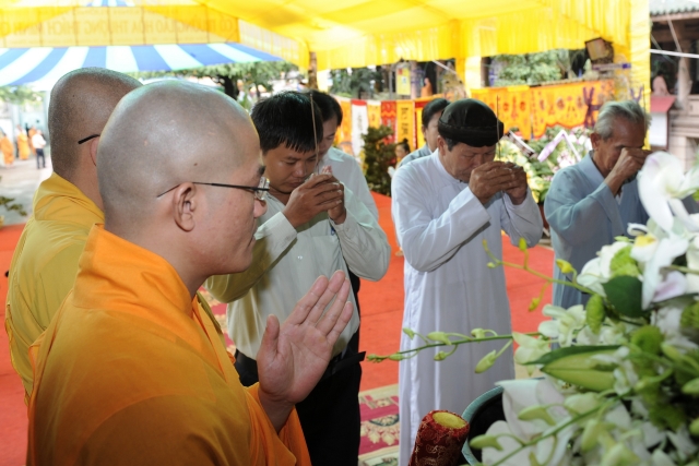 Chùm ảnh: Các đoàn viếng tang lễ HT. Thích Minh Châu - Sáng 05/09/2012 - Phần 2