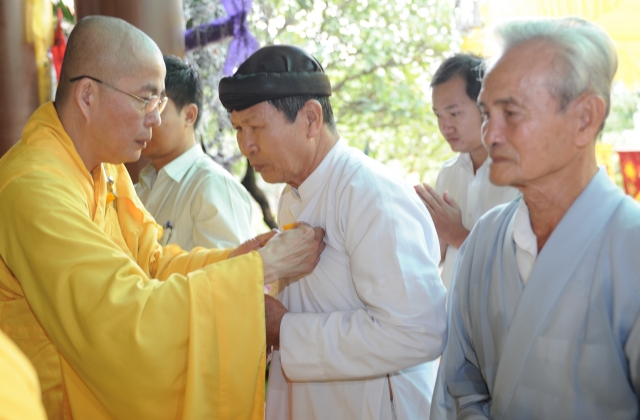 Chùm ảnh: Các đoàn viếng tang lễ HT. Thích Minh Châu - Sáng 05/09/2012 - Phần 2