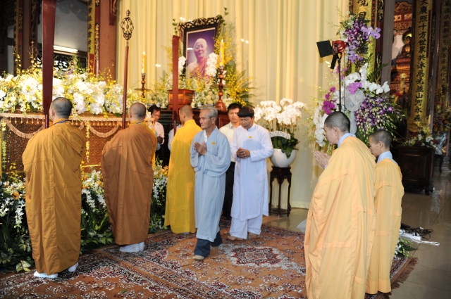 Chùm ảnh: Các đoàn viếng tang lễ HT. Thích Minh Châu - Sáng 05/09/2012 - Phần 2