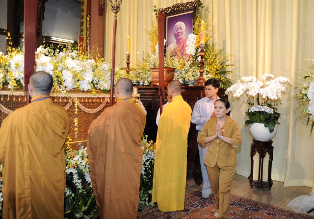 Chùm ảnh: Các đoàn viếng tang lễ HT. Thích Minh Châu - Sáng 05/09/2012 - Phần 2