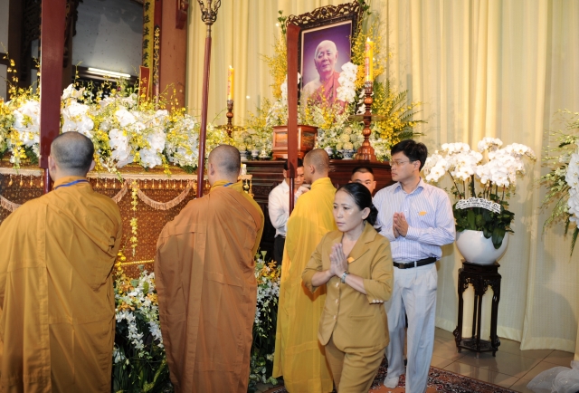 Chùm ảnh: Các đoàn viếng tang lễ HT. Thích Minh Châu - Sáng 05/09/2012 - Phần 2