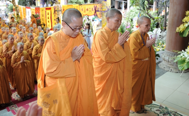 Chùm ảnh: Các đoàn viếng tang lễ HT. Thích Minh Châu - Sáng 05/09/2012 - Phần 2