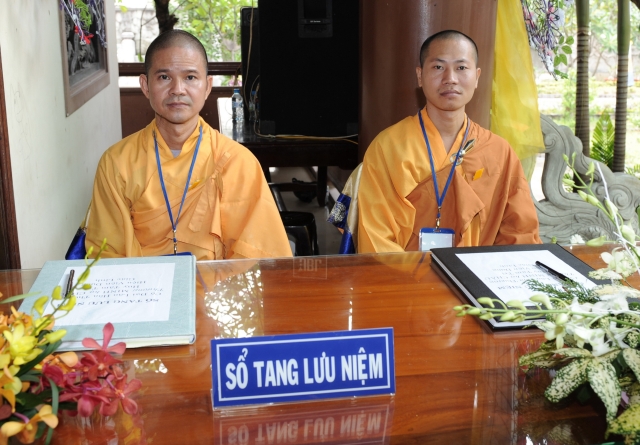 Chùm ảnh: Các đoàn viếng tang lễ HT. Thích Minh Châu - Sáng 05/09/2012 - Phần 2