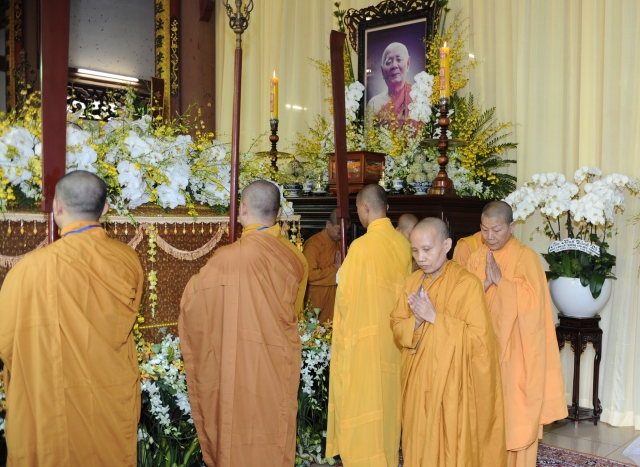 Chùm ảnh: Các đoàn viếng tang lễ HT. Thích Minh Châu - Sáng 05/09/2012 - Phần 2