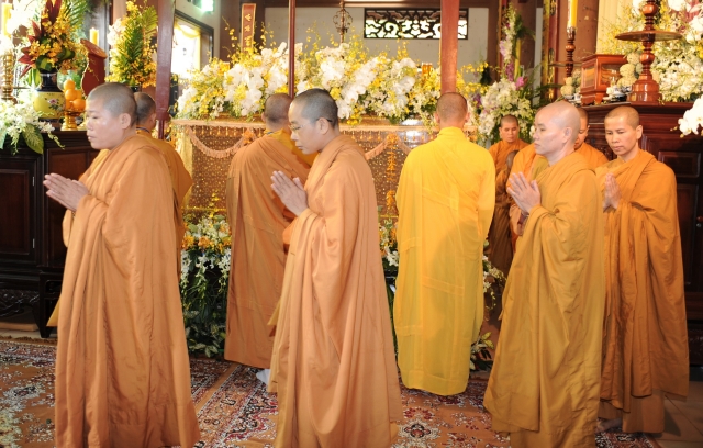 Chùm ảnh: Các đoàn viếng tang lễ HT. Thích Minh Châu - Sáng 05/09/2012 - Phần 2