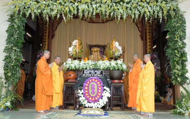 Chùm ảnh: Các đoàn viếng tang lễ HT. Thích Minh Châu - Sáng 05/09/2012 - Phần 2