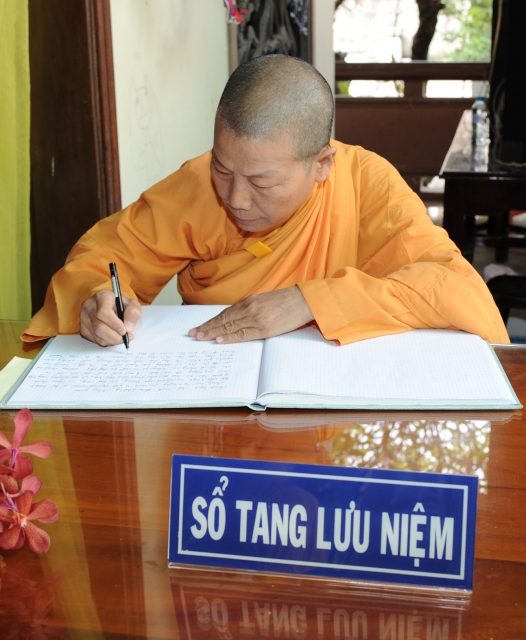 Chùm ảnh: Các đoàn viếng tang lễ HT. Thích Minh Châu - Sáng 05/09/2012 - Phần 2