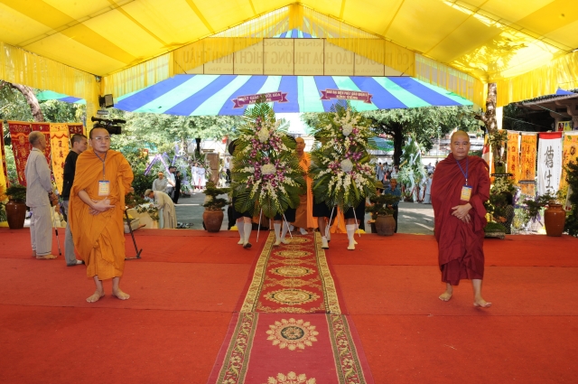Chùm ảnh: Các đoàn viếng tang lễ HT. Thích Minh Châu - Sáng 05/09/2012 - Phần 2