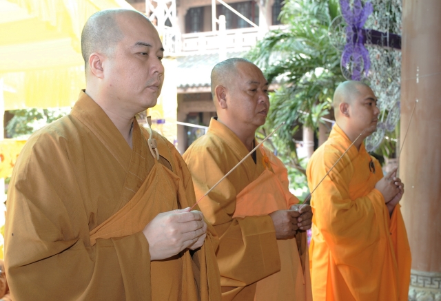 Chùm ảnh: Các đoàn viếng tang lễ HT. Thích Minh Châu - Sáng 05/09/2012 - Phần 2