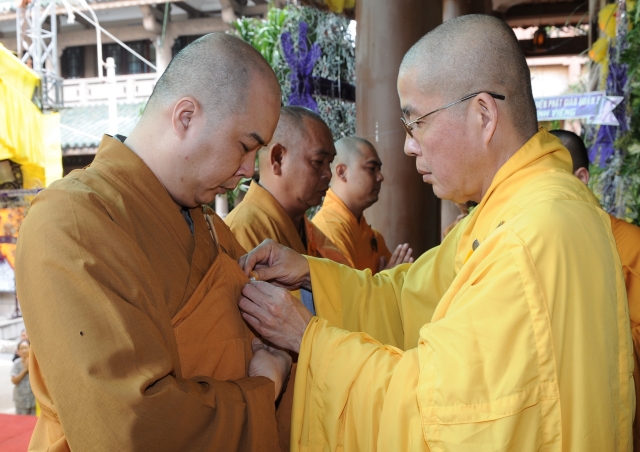 Chùm ảnh: Các đoàn viếng tang lễ HT. Thích Minh Châu - Sáng 05/09/2012 - Phần 2