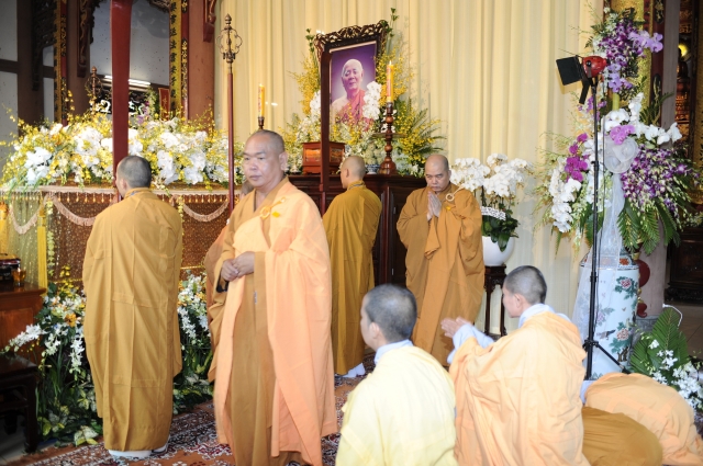 Chùm ảnh: Các đoàn viếng tang lễ HT. Thích Minh Châu - Sáng 05/09/2012 - Phần 2