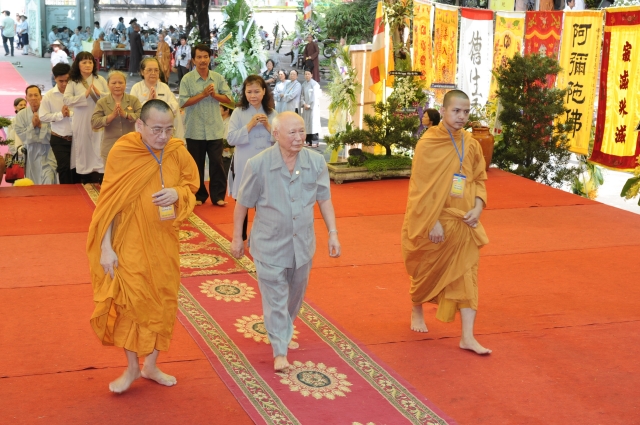 Chùm ảnh: Các đoàn viếng tang lễ HT. Thích Minh Châu - Sáng 05/09/2012 - Phần 2