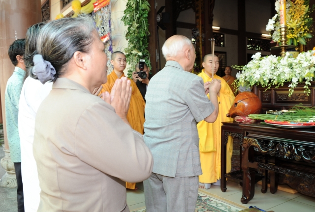 Chùm ảnh: Các đoàn viếng tang lễ HT. Thích Minh Châu - Sáng 05/09/2012 - Phần 2