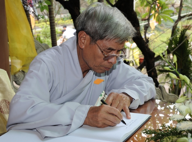 Chùm ảnh: Các đoàn viếng tang lễ HT. Thích Minh Châu - Sáng 05/09/2012 - Phần 2