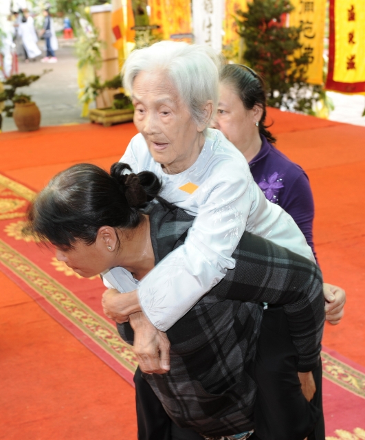 Chùm ảnh: Các đoàn viếng tang lễ HT. Thích Minh Châu - Sáng 05/09/2012 - Phần 2
