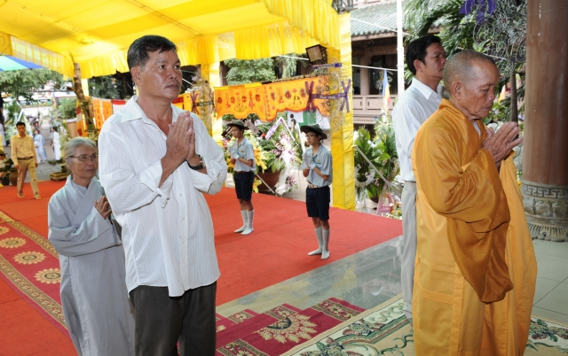 Chùm ảnh: Các đoàn viếng tang lễ HT. Thích Minh Châu - Sáng 05/09/2012 - Phần 2