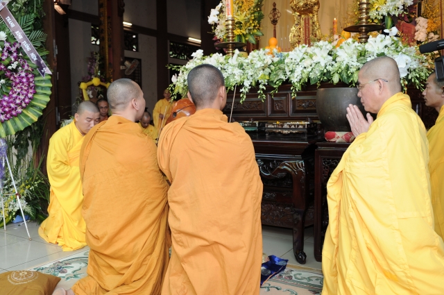 Chùm ảnh: Các đoàn viếng tang lễ HT. Thích Minh Châu - Sáng 05/09/2012 - Phần 2