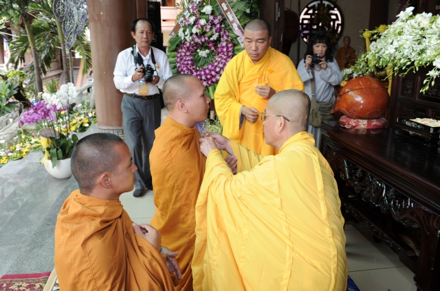 Chùm ảnh: Các đoàn viếng tang lễ HT. Thích Minh Châu - Sáng 05/09/2012 - Phần 2
